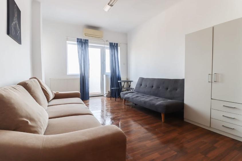 Apartament cu 3 camere semidecomandat, mobilat în P-ța Muncii