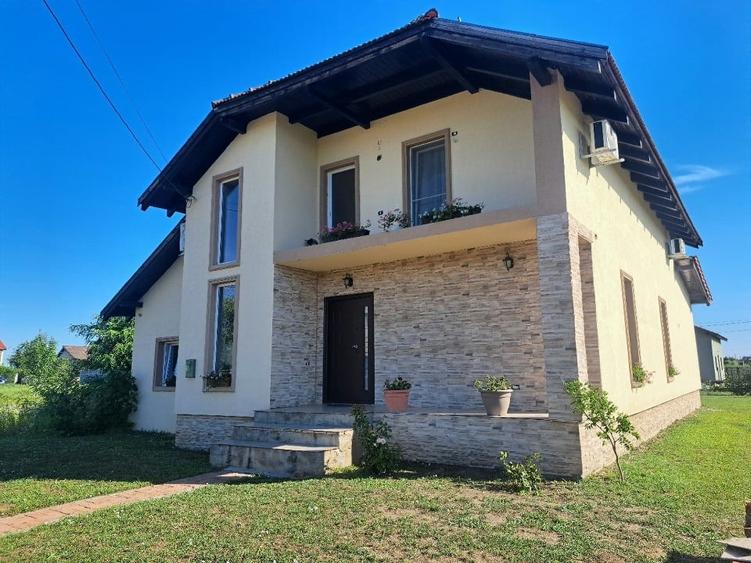 Casă individuală cu 5 camere cu Canalizare în Dumbrăvița