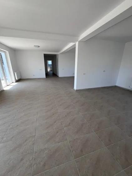 Spațiu comercial, de 280 mp, în Ștefănești