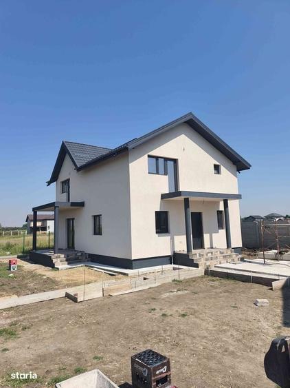 Casă cu 4 camere în Domnești