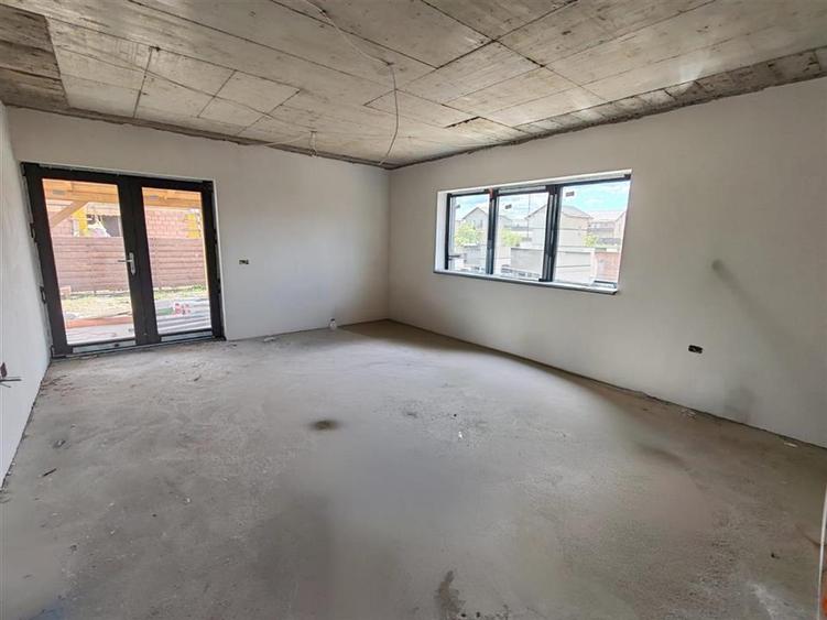 Duplex cu 4 camere cu Teren 250 Mp în Tărlungeni