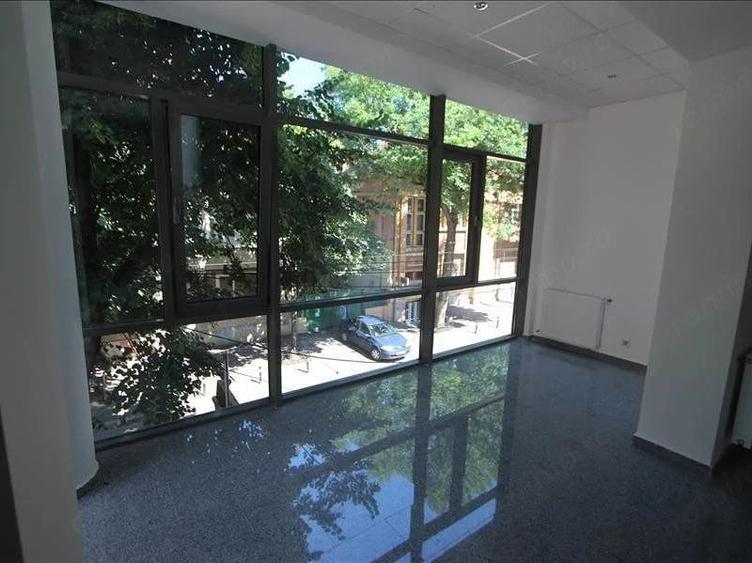 Spațiu comercial, de 100 mp, în Ultracentral