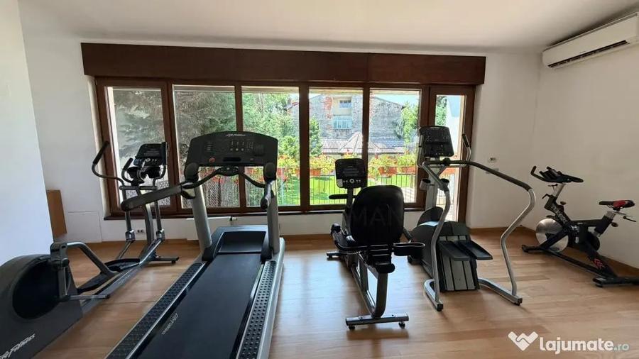 Casă cu 7 camere cu Teren 1000 Mp în Unirii
