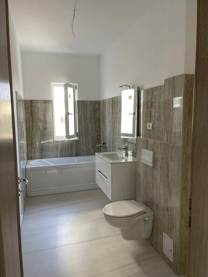 Apartament cu 2 camere decomandat în Girocului
