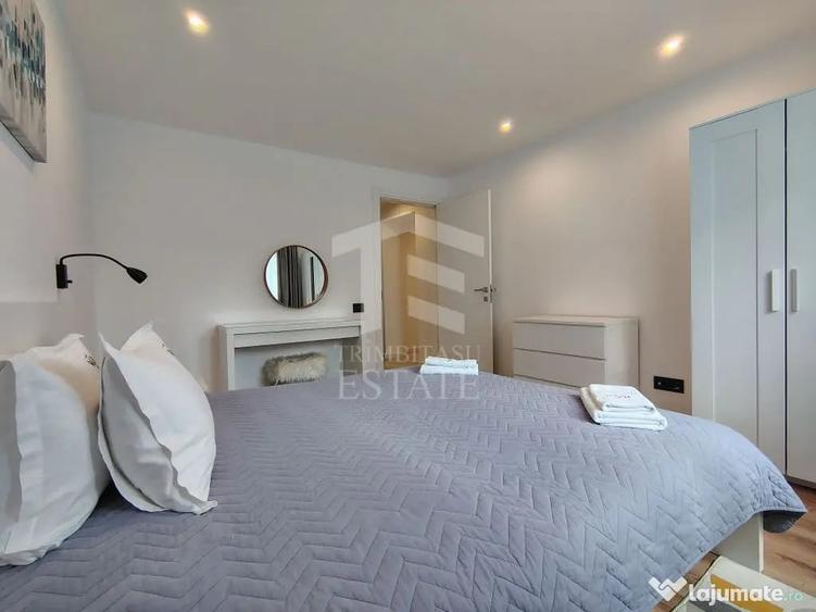 Apartament cu 3 camere decomandat în Piața