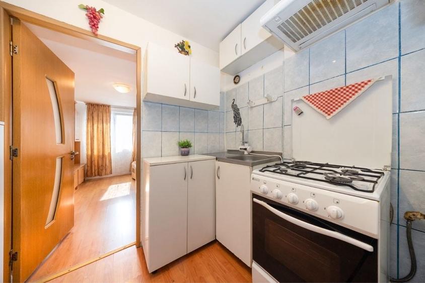 Apartament cu 2 camere nedecomandat în Tractorul