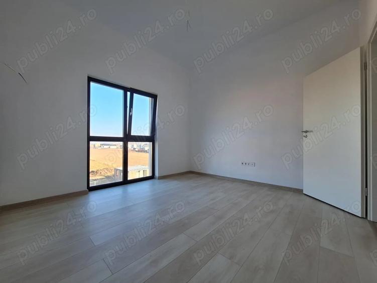 Apartament cu 3 camere decomandat în Hărmanului