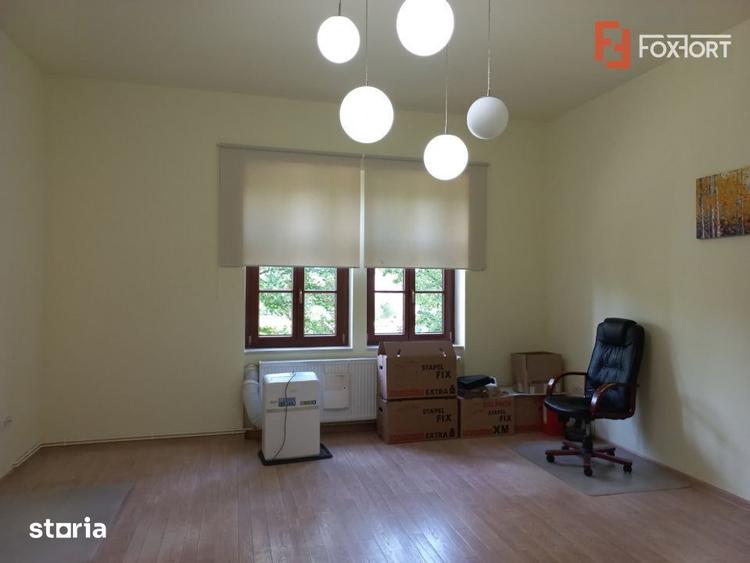 Apartament cu 3 camere decomandat în Badea Cârțan