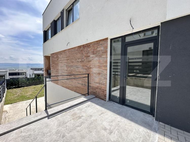 Duplex cu 5 camere cu Canalizare în Iris