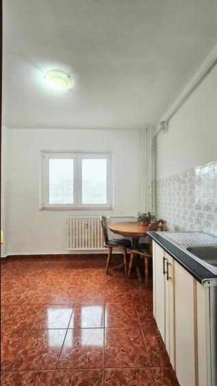 Apartament cu 3 camere semidecomandat, mobilat în Iancului
