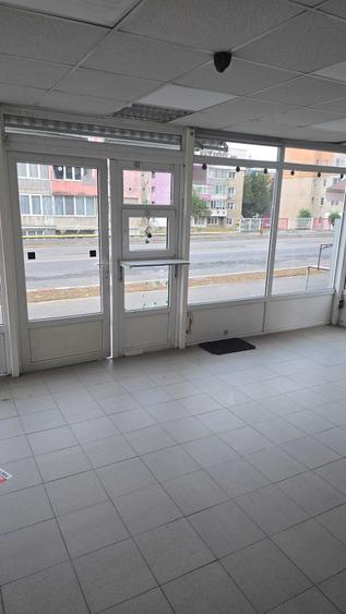 Spațiu comercial, de 50 mp, în Petros