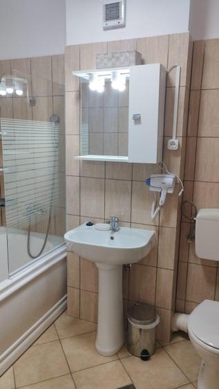 Apartament cu 3 camere decomandat, mobilat în Central