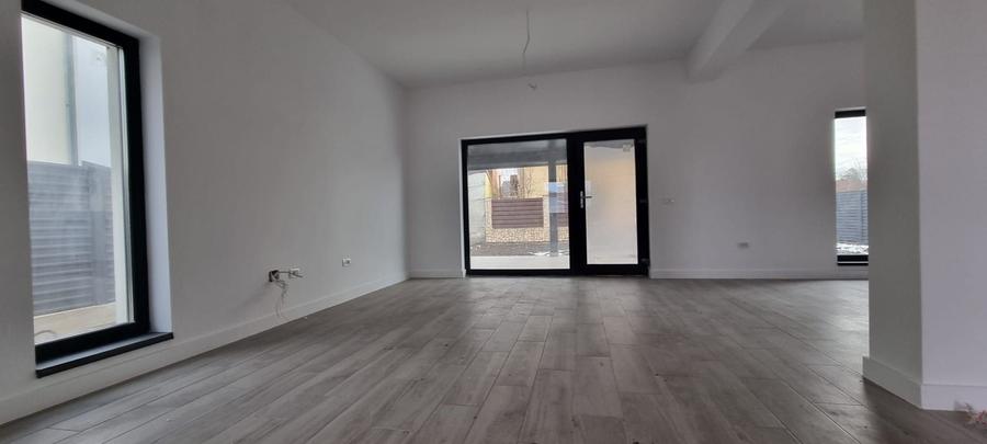 Casă individuală cu 5 camere cu Canalizare în Nord