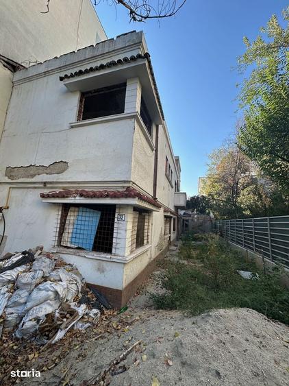 Casă cu 7 camere cu Teren 232 Mp în Floreasca