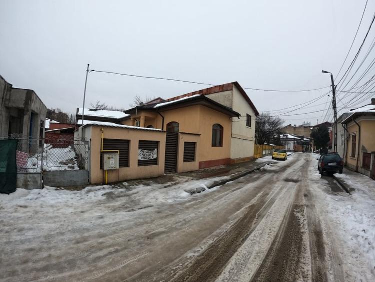 Casă individuală cu 4 camere cu Canalizare în Central