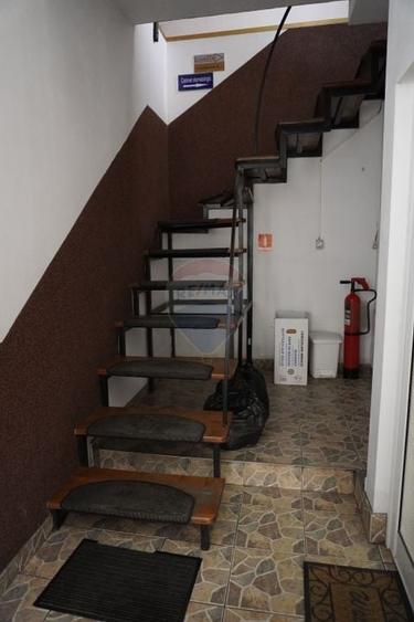 Spațiu comercial, de 23.700000762939 mp, în Central