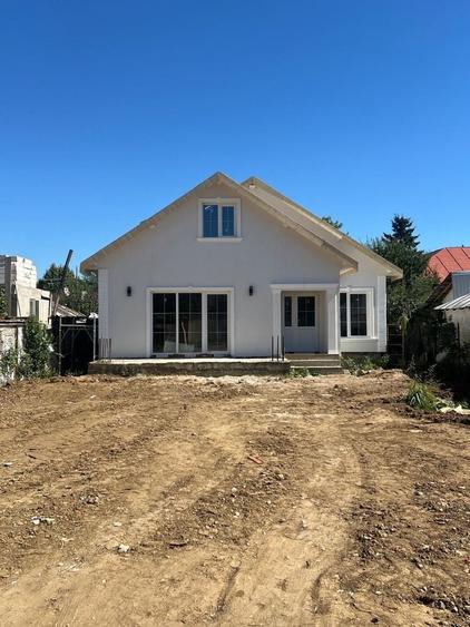Casă cu 4 camere în Central