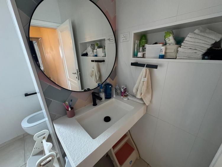 Apartament cu 4 camere semidecomandat în Cotroceni