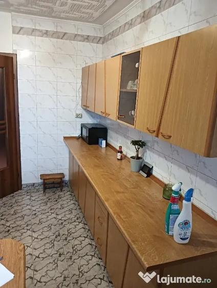 Apartament cu 2 camere decomandat în Basarabia