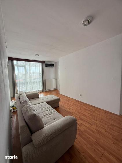 Apartament cu 4 camere semidecomandat în Central