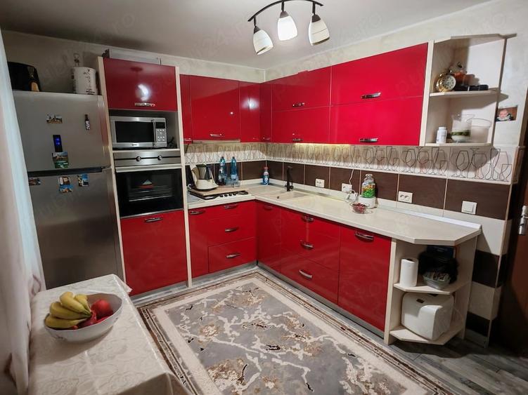 Casă cu 5 camere cu Teren 900 Mp în Stăuceni