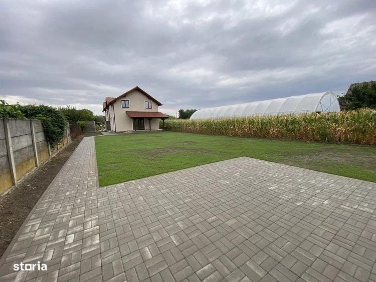 Casă cu 4 camere cu Teren 534 Mp în Sânmihaiu Român