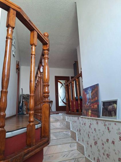 Casă cu 4 camere în Costi