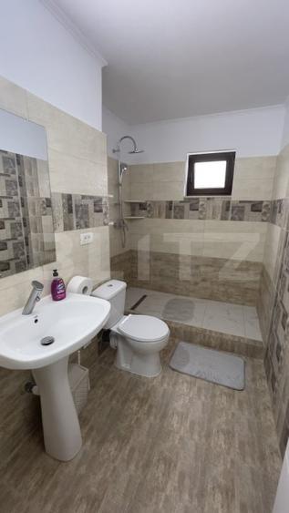 Apartament cu 3 camere semidecomandat, mobilat în Central