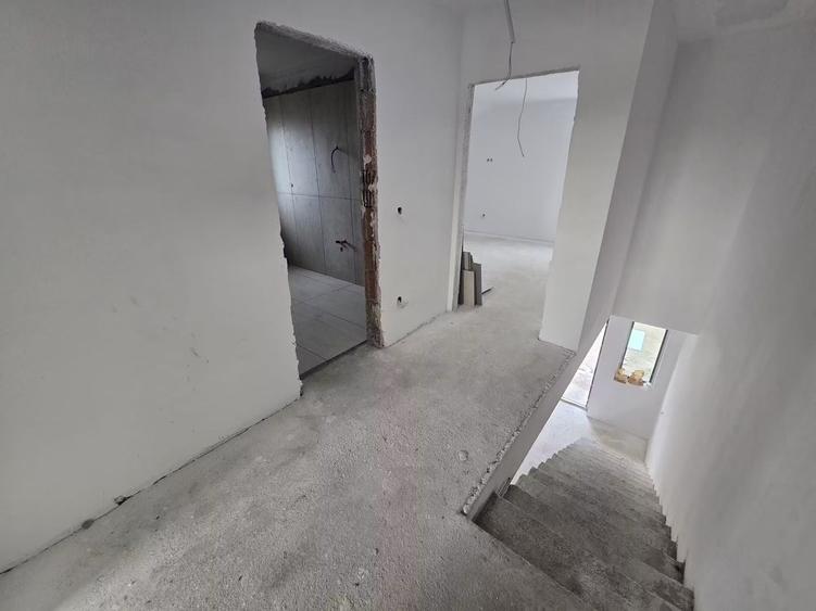 Duplex cu 4 camere cu Canalizare în Moșnița Nouă