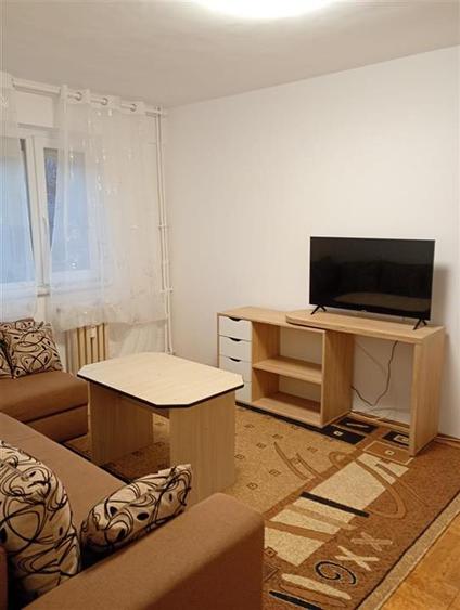 Apartament cu 2 camere semidecomandat, mobilat în Romanilor
