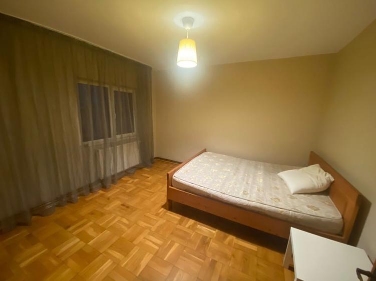 Apartament cu 4 camere decomandat, mobilat în Micro 3