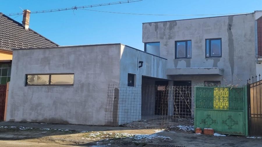 Casă individuală cu 5 camere cu Canalizare în Cantemir