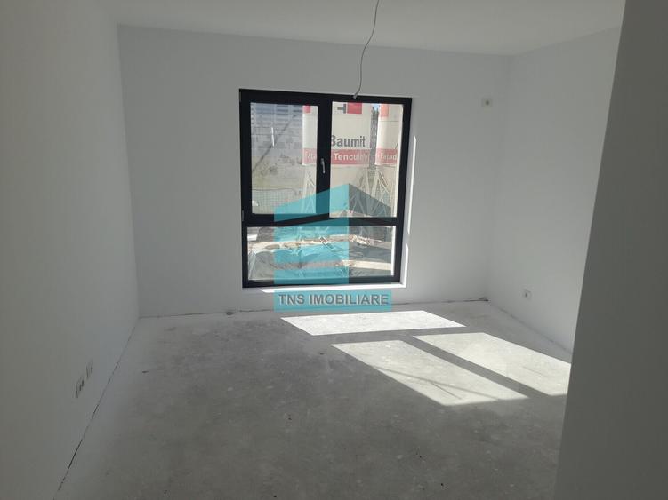 Apartament cu 4 camere decomandat în Titan