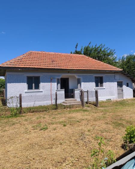 Casă cu 3 camere în Corbu