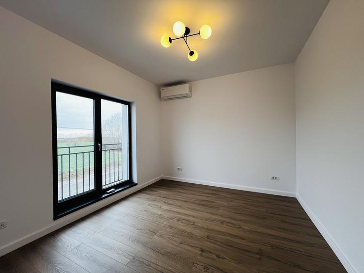 Duplex cu 5 camere cu Canalizare în Dumbrăvița