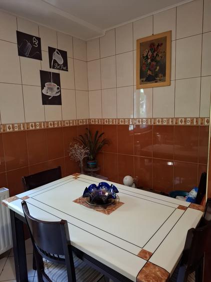 Apartament cu 3 camere semidecomandat, mobilat în P-ța Reșița