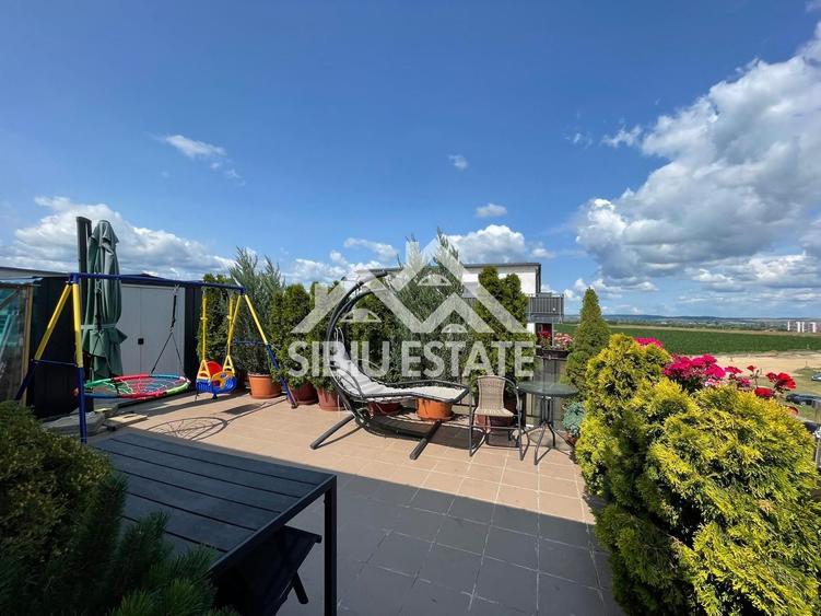 Apartament cu 3 camere semidecomandat, mobilat în Turnișor