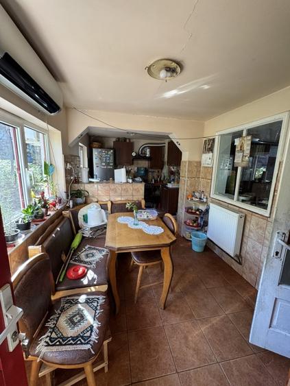 Casă individuală cu 6 camere cu Teren 1570 Mp în Seciu