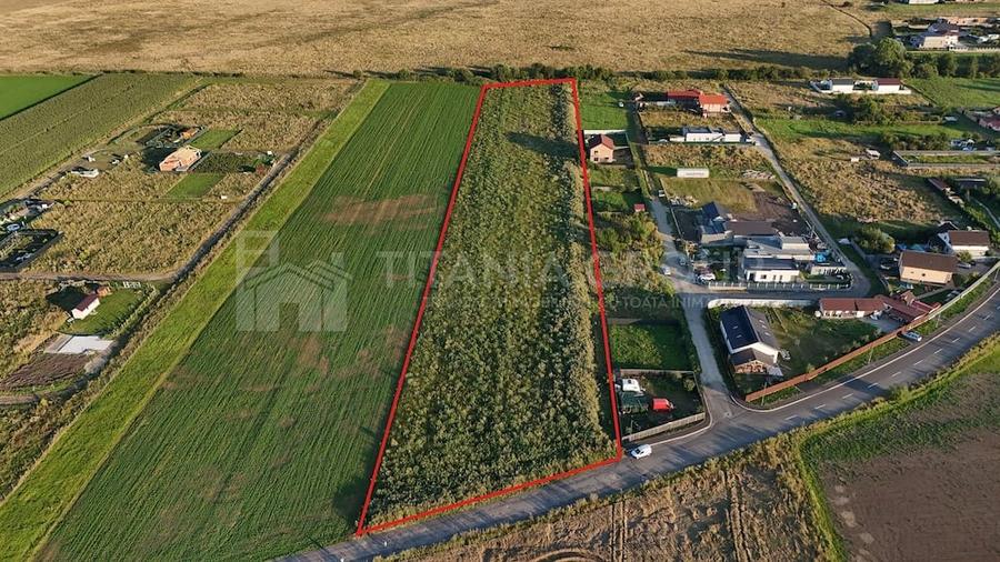 Teren de 17400 mp, în Stupini