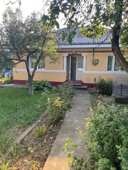 Casă cu 2 camere cu Teren 1400 Mp în Moțca