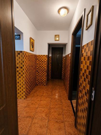 Apartament cu 3 camere decomandat, mobilat în Drumul Taberei