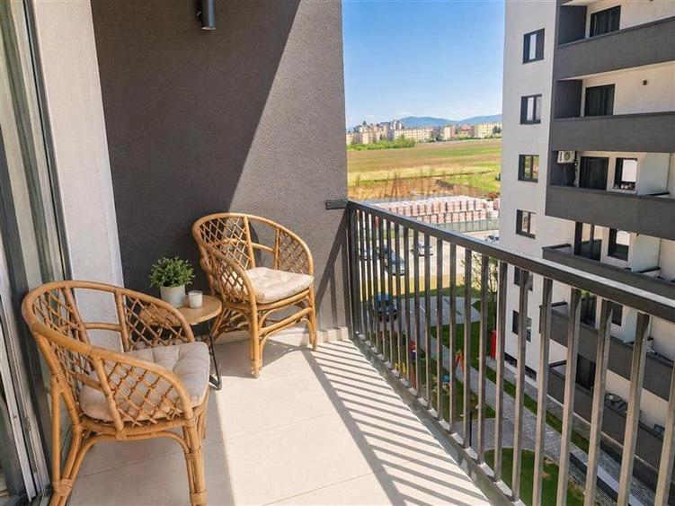 Apartament cu 2 camere semidecomandat, mobilat în Tractorul