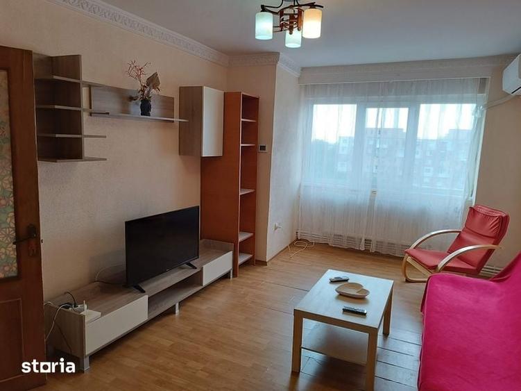 Apartament cu 3 camere decomandat în Sud