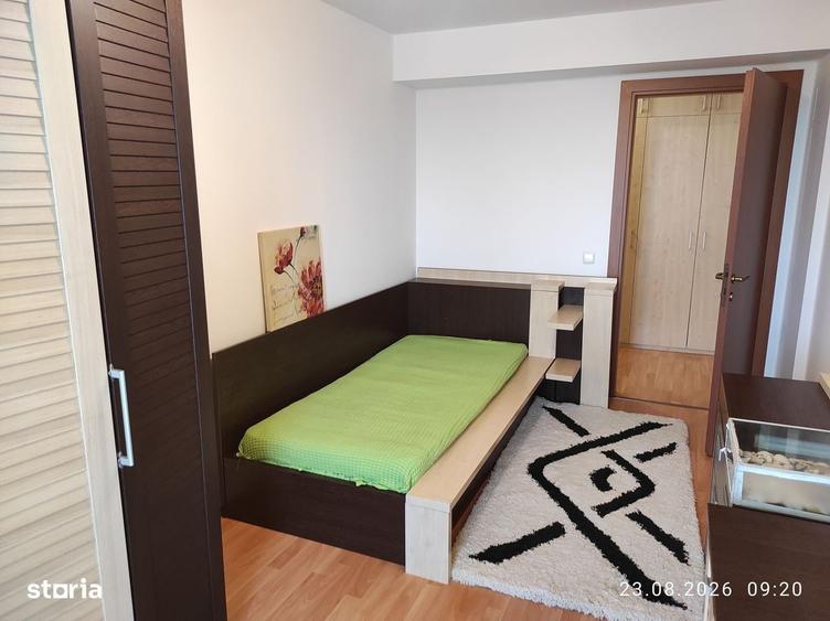 Apartament cu 3 camere în Văcăresti