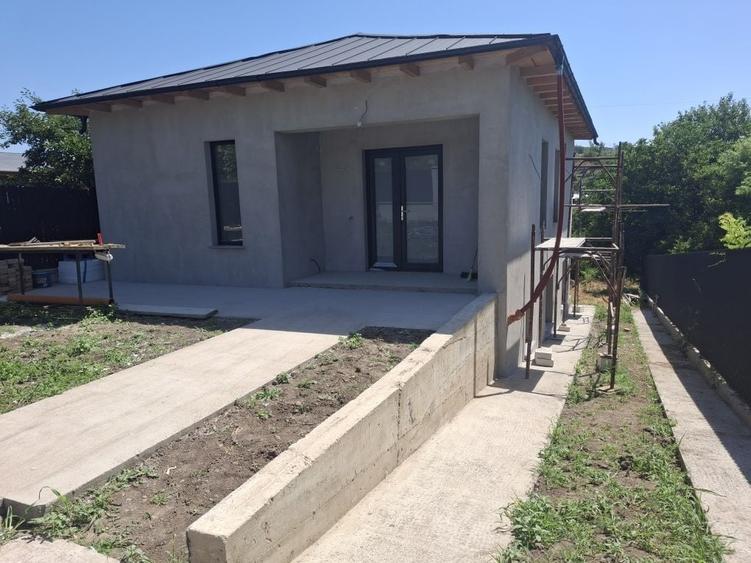 Casă cu 4 camere în Central