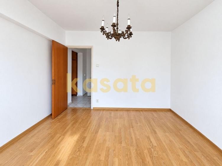 Apartament cu 3 camere decomandat în Iancului