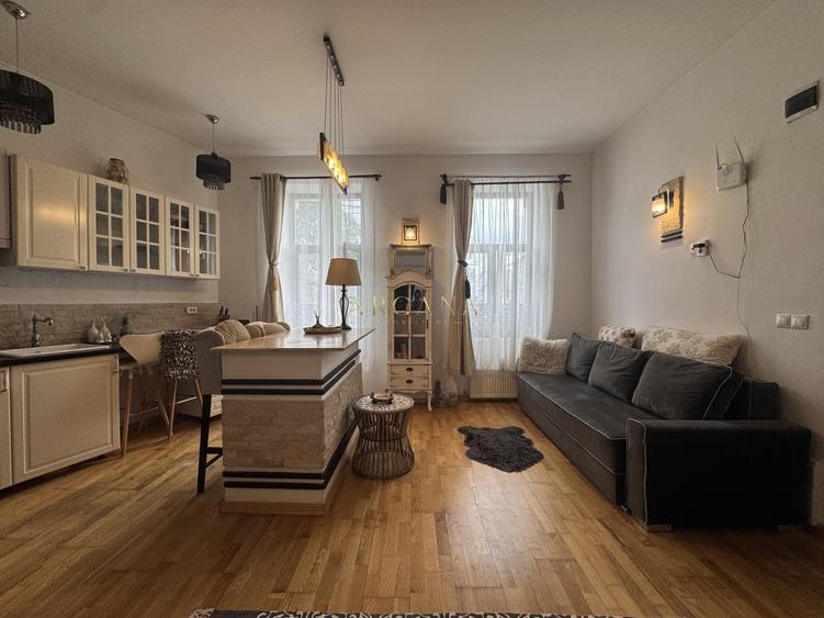 Apartament cu 2 camere semidecomandat, mobilat în Semicentral
