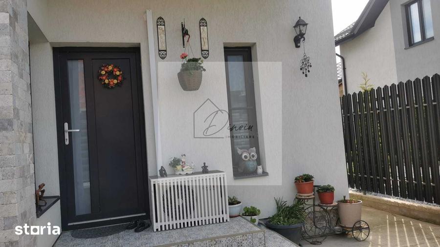 Casă cu 5 camere cu Teren 390 Mp în Vadu Anei