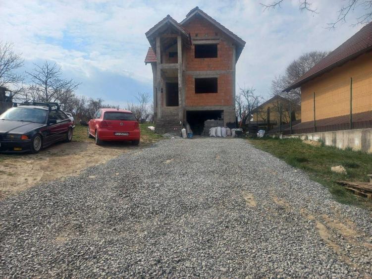 Casă cu 4 camere în Central