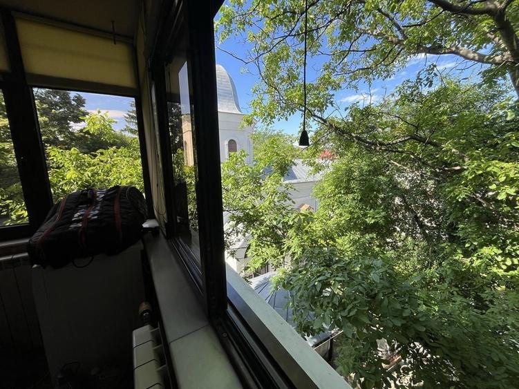 Apartament cu 3 camere decomandat în Palat